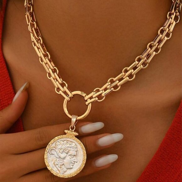 GOLD STATEMENT NECKLACE - Picture 2 of 3